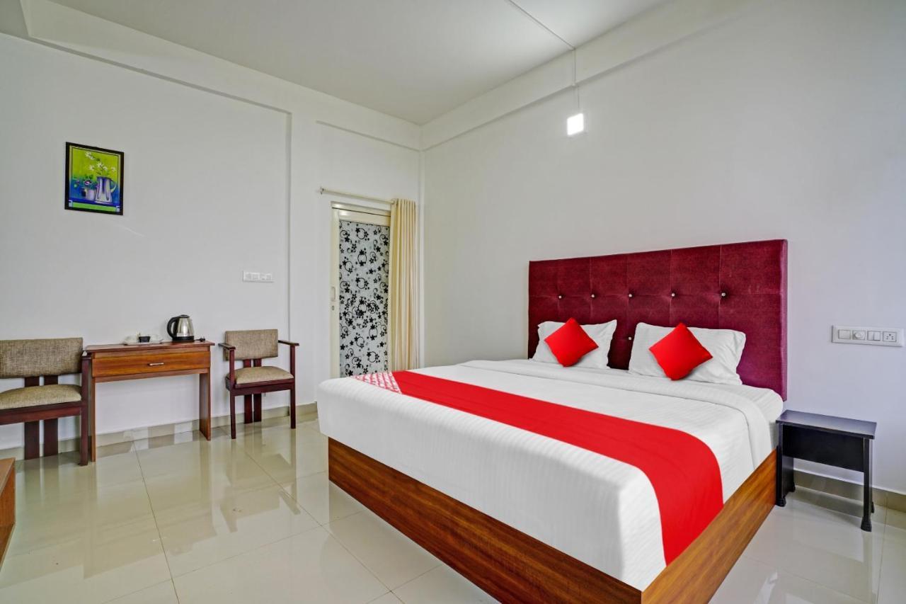Oyo Flagship 81260 Star Lights Hotell Munnar Exteriör bild