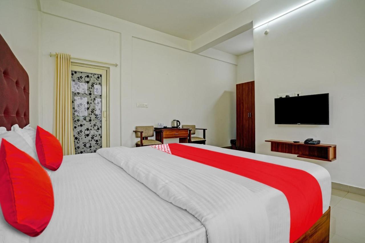Oyo Flagship 81260 Star Lights Hotell Munnar Exteriör bild