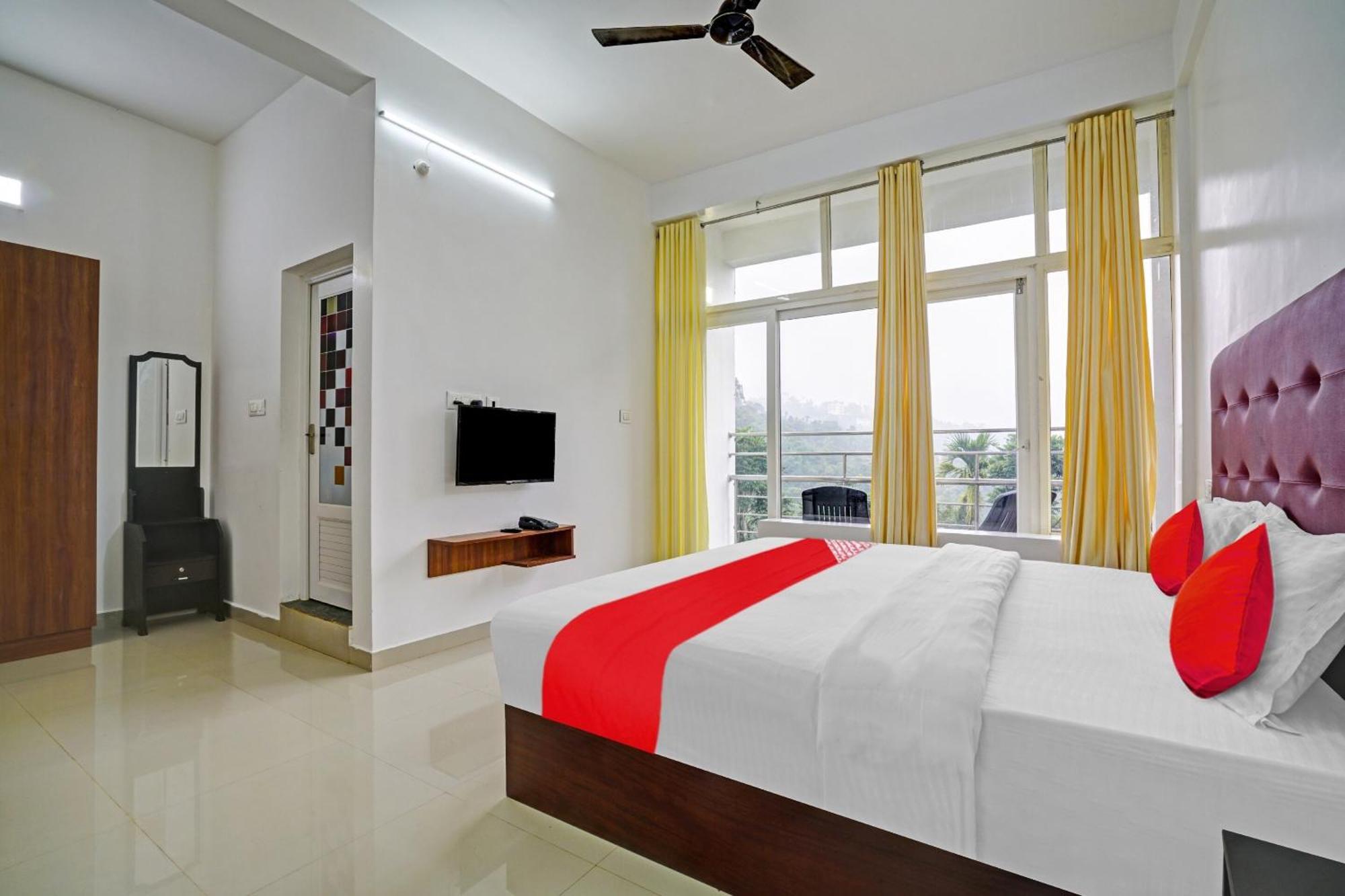 Oyo Flagship 81260 Star Lights Hotell Munnar Exteriör bild