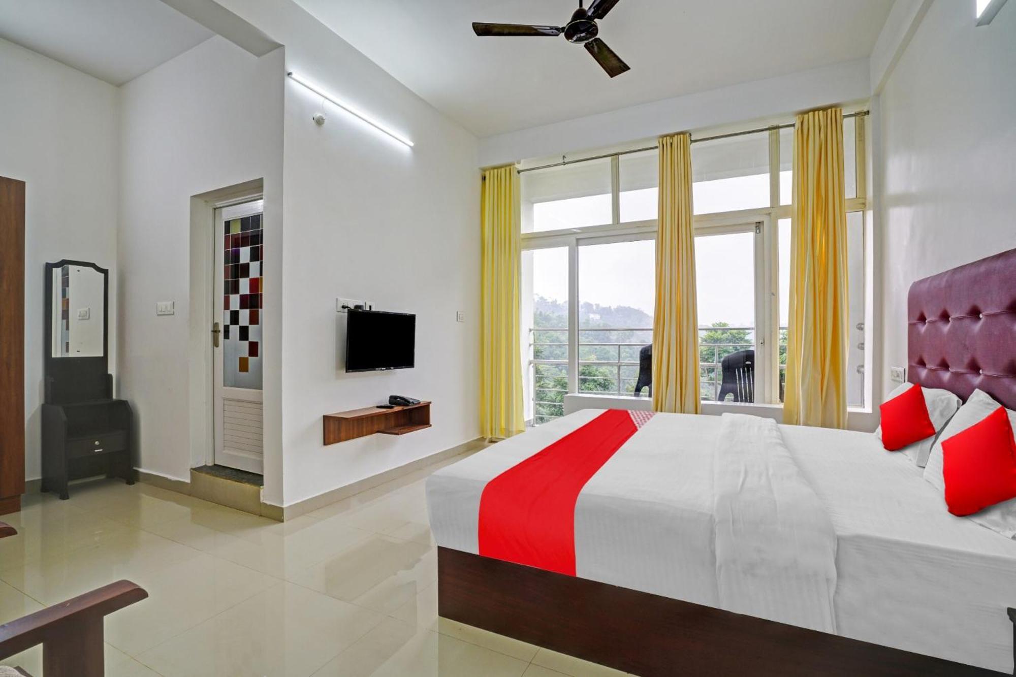 Oyo Flagship 81260 Star Lights Hotell Munnar Exteriör bild