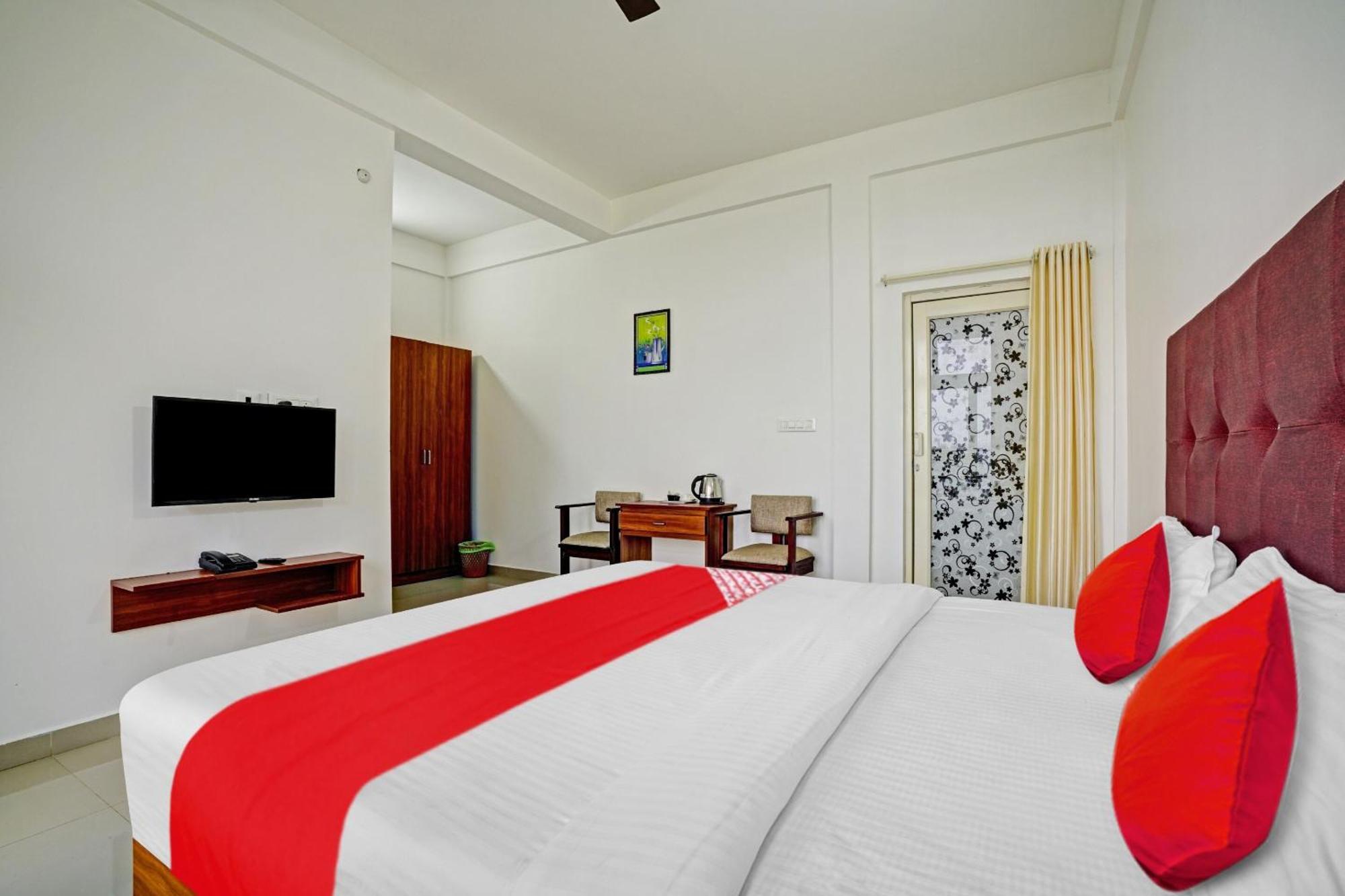 Oyo Flagship 81260 Star Lights Hotell Munnar Exteriör bild