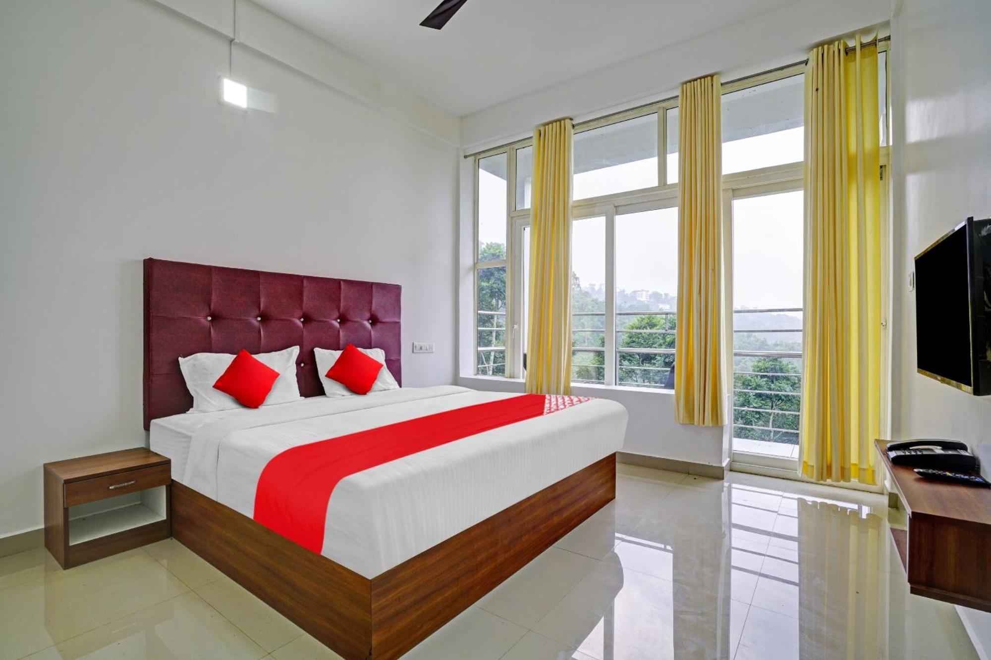 Oyo Flagship 81260 Star Lights Hotell Munnar Exteriör bild